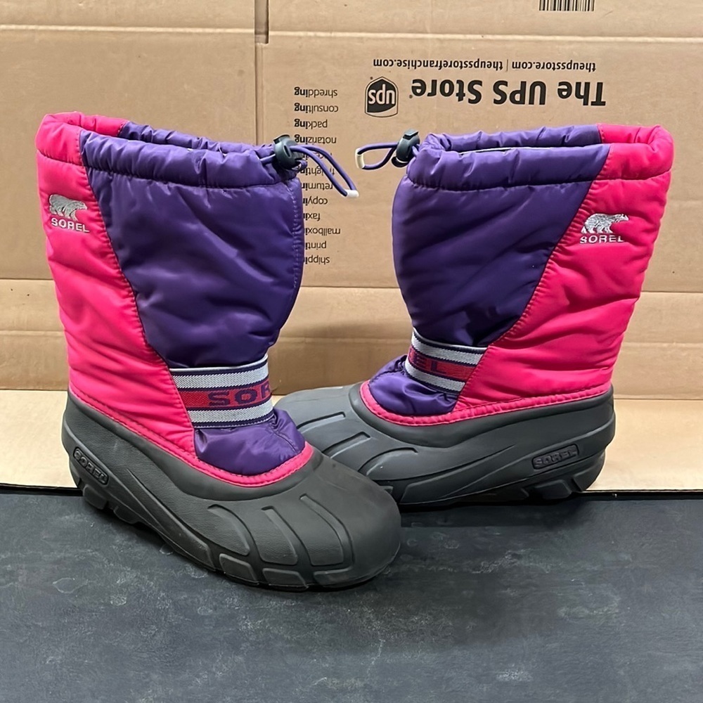 Women’s size 5 Sorel winter/snow boots. Like new condition.